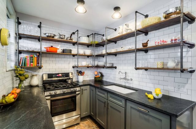 An unusual idea for the design of open shelves in the kitchen with white walls