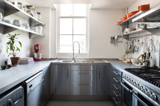 Shelves and countertops in stainless steel in the kitchen