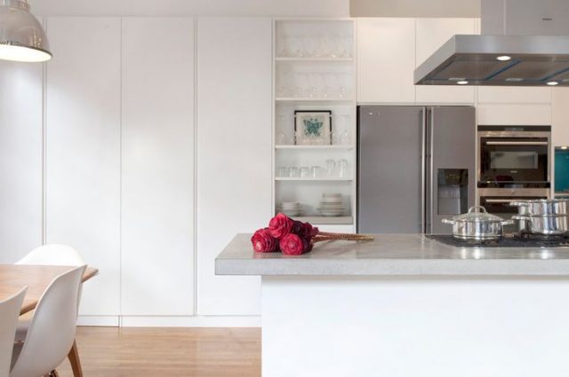 White Kitchen Photo