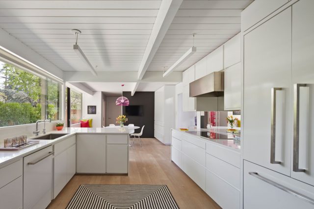 White ceiling and walls in the kitchen