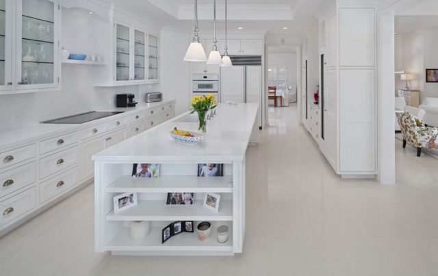 White glossy floor in the kitchen