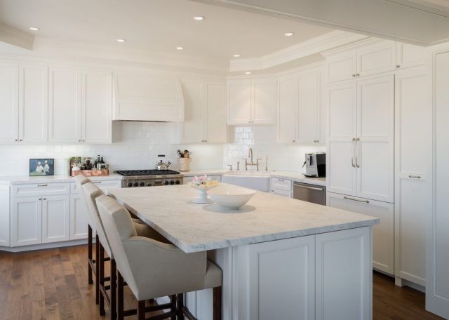 White tiles in the working area of the kitchen